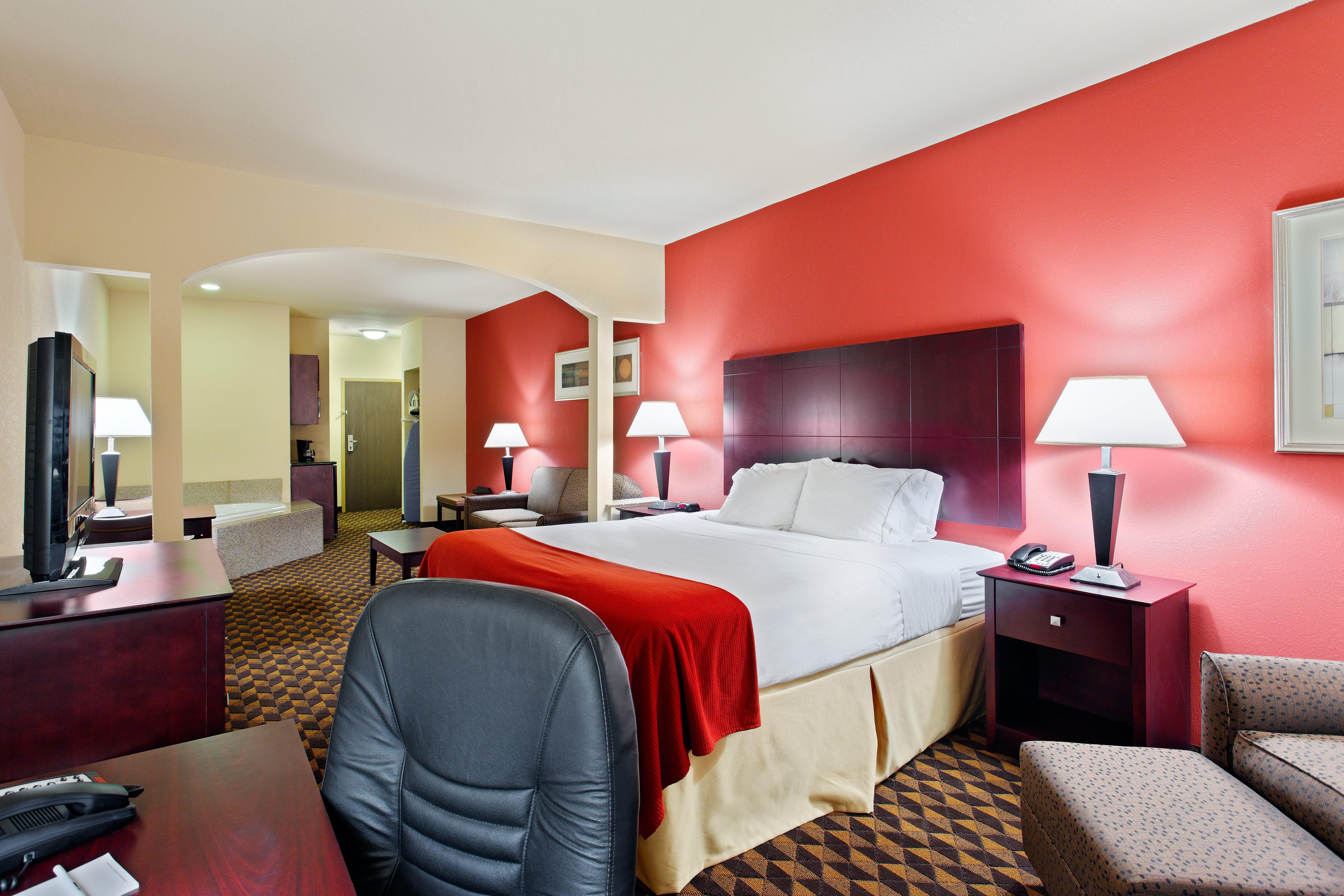 Holiday Inn Express & Suites Malvern, An Ihg Hotel Exterior photo